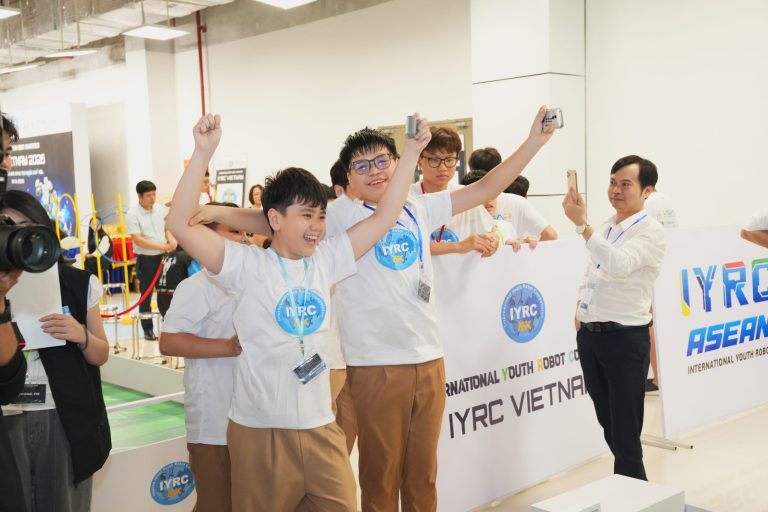 Giải Vô địch IYRC Việt Nam: Ấn tượng từ dự án thiết kế sáng tạo đến Robot đá bóng