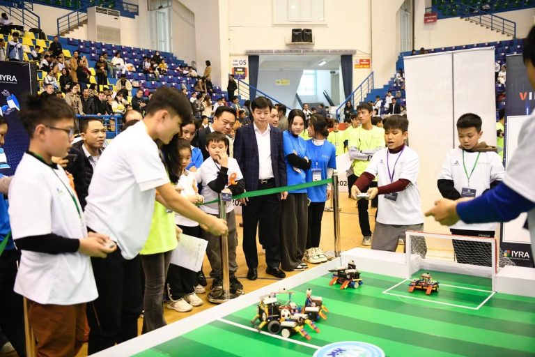 Cuộc thi Vô địch Quốc gia STEM, AI và Robotics: Hành trình giao lưu đáng quý