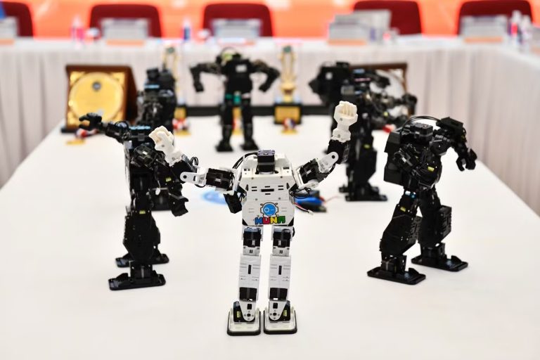 Giải vô địch Robot ảo ViRC: Cơ hội tiếp cận STEM qua lập trình và điều khiển robot ảo